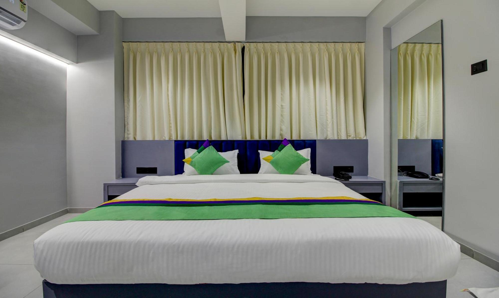 Comfort Inn Baner- Indian Nationals Only プネ エクステリア 写真