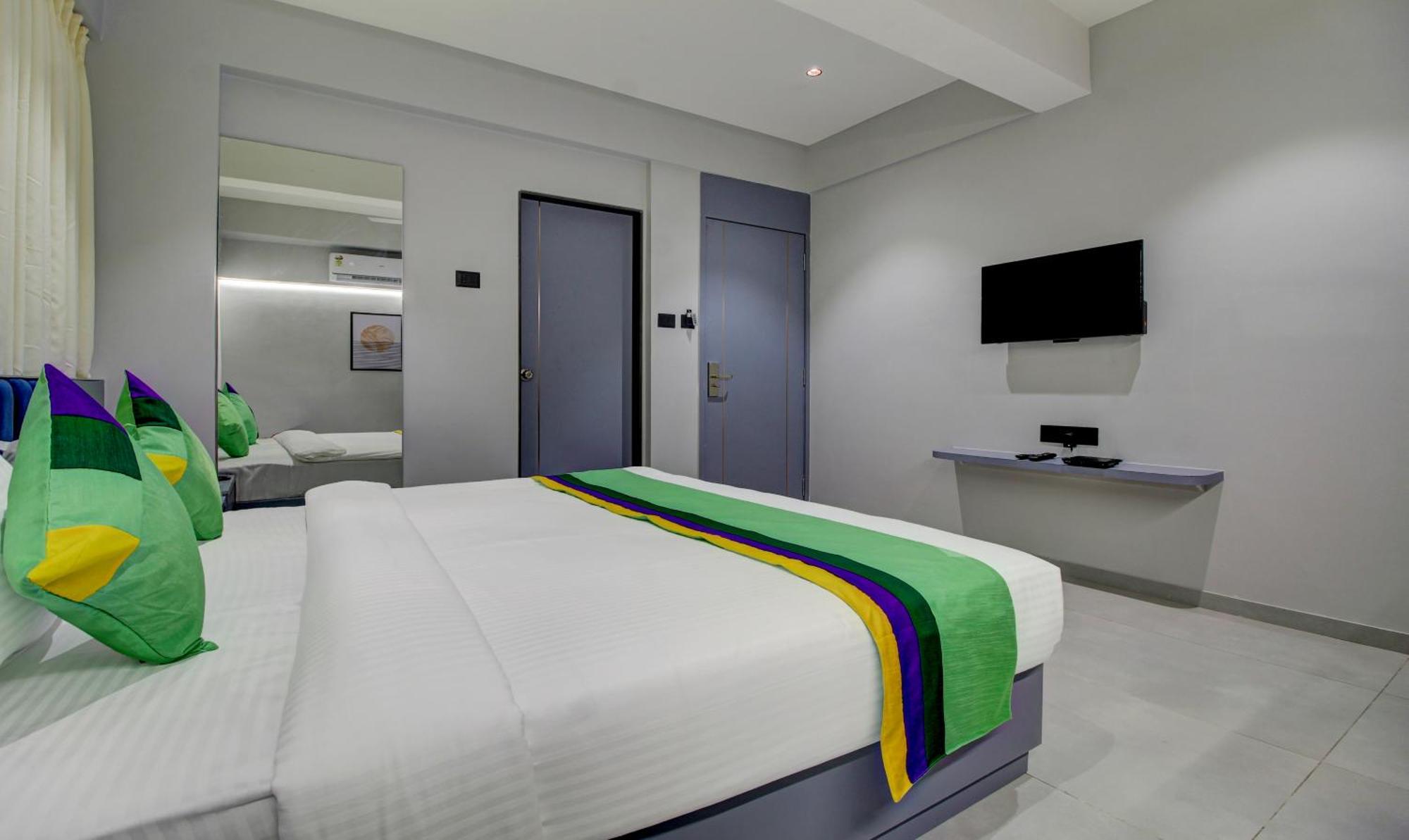 Comfort Inn Baner- Indian Nationals Only プネ エクステリア 写真