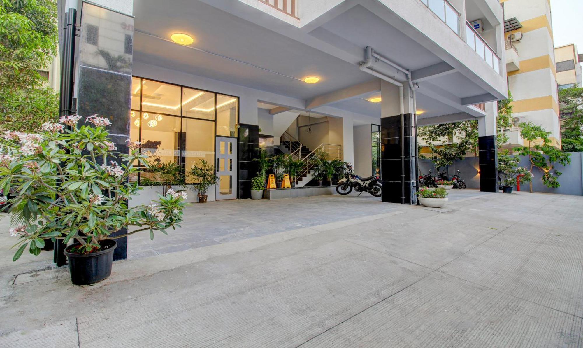Comfort Inn Baner- Indian Nationals Only プネ エクステリア 写真
